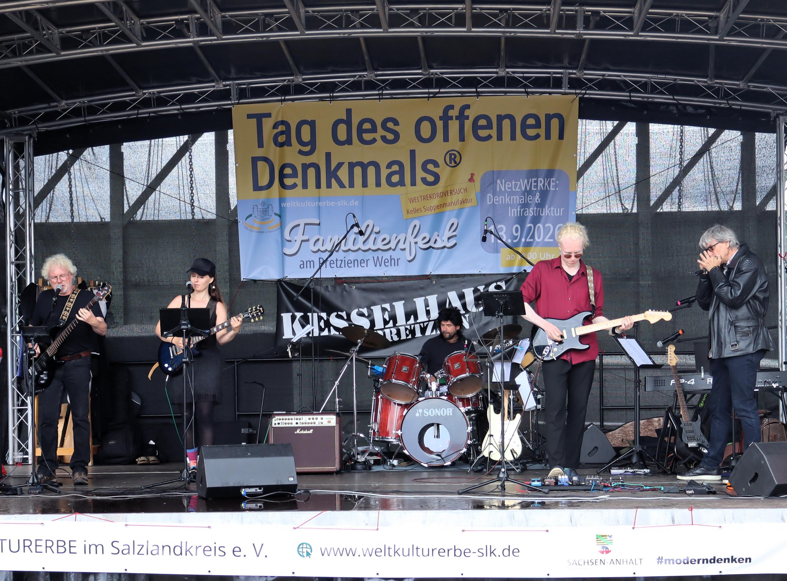 Auftritt der Band "Kesselhaus" aus Pretzien. © Stadt Schönebeck (elbe) Auftritt der Band "Kesselhaus" aus Pretzien. © Stadt Schönebeck (elbe)