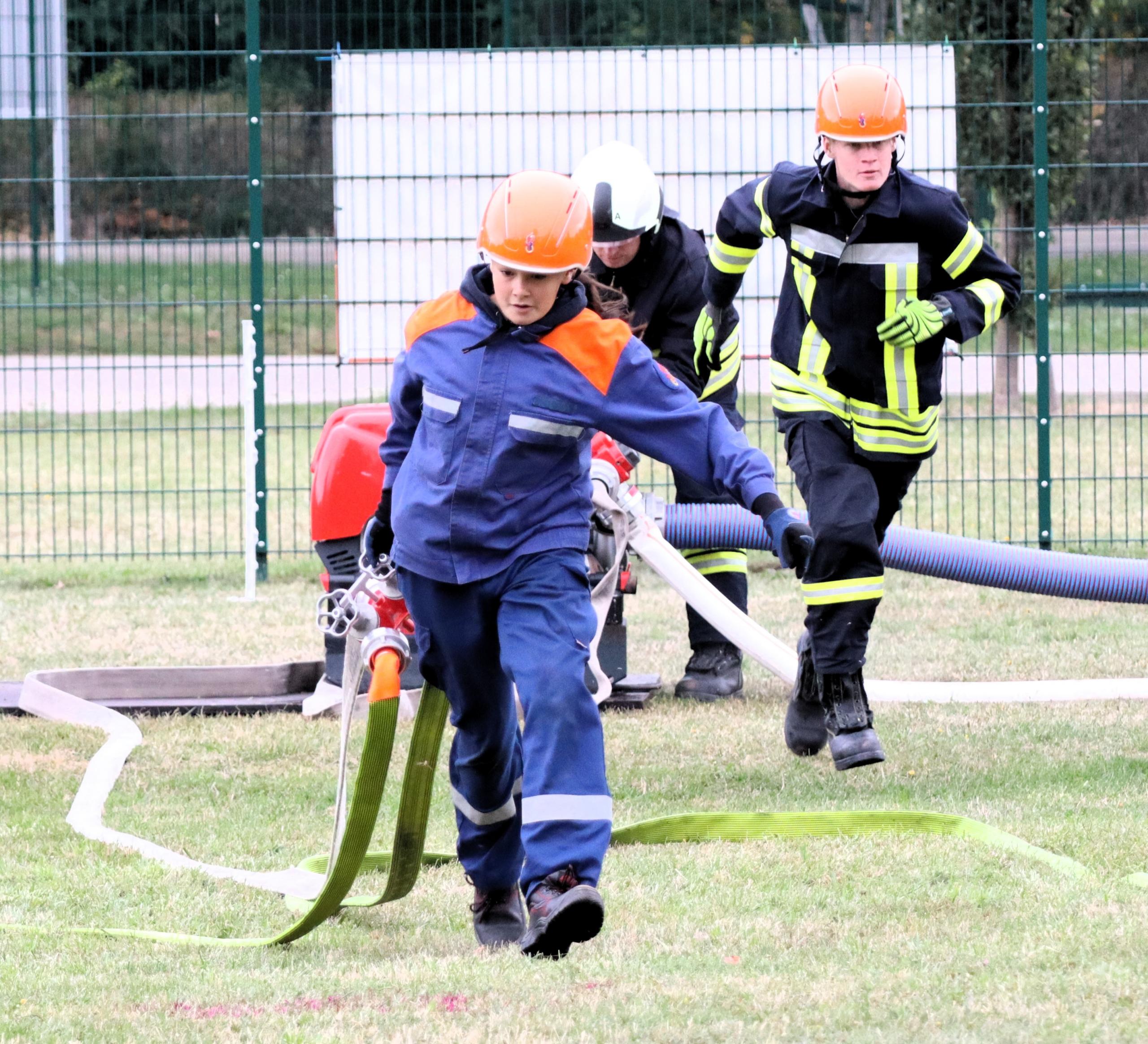 Wettkampf der Jugendfeuerwehren im Löschangriff nass. © Stadt Schönebeck (Elbe) Wettkampf der Jugendfeuerwehren im Löschangriff nass. © Stadt Schönebeck (Elbe)