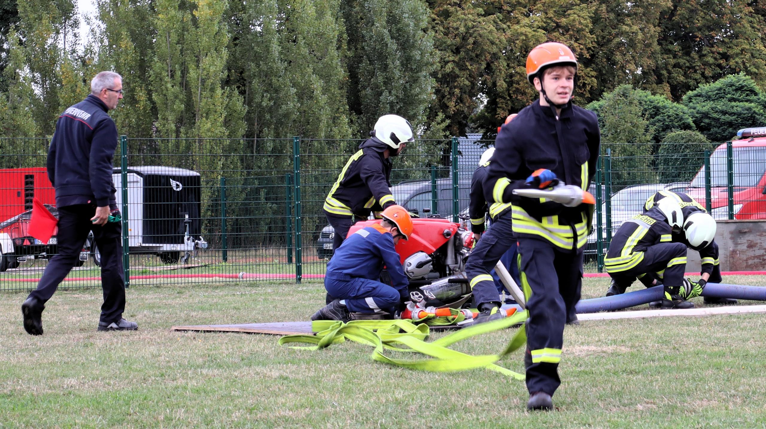 Wettkampf der Jugendfeuerwehren im Löschangriff nass. © Stadt Schönebeck (Elbe) Wettkampf der Jugendfeuerwehren im Löschangriff nass. © Stadt Schönebeck (Elbe)
