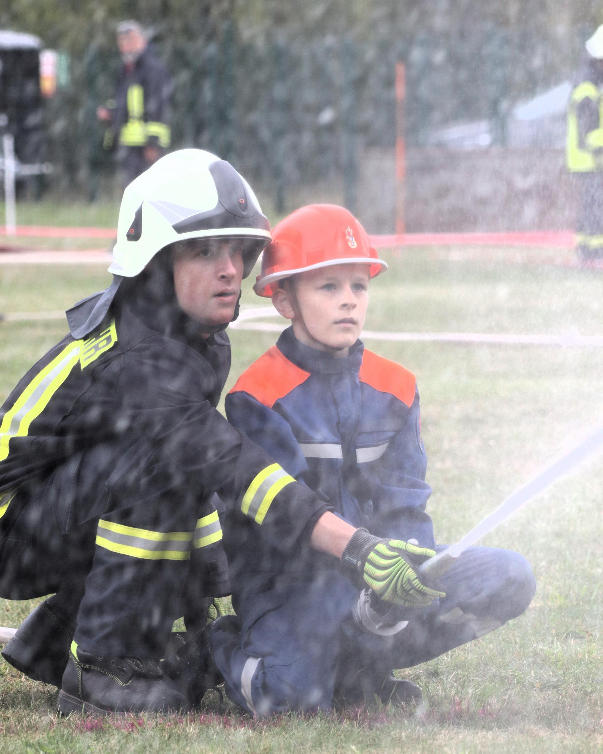 Wettkampf der Jugendfeuerwehren im Löschangriff nass. © Stadt Schönebeck (Elbe) Wettkampf der Jugendfeuerwehren im Löschangriff nass. © Stadt Schönebeck (Elbe)