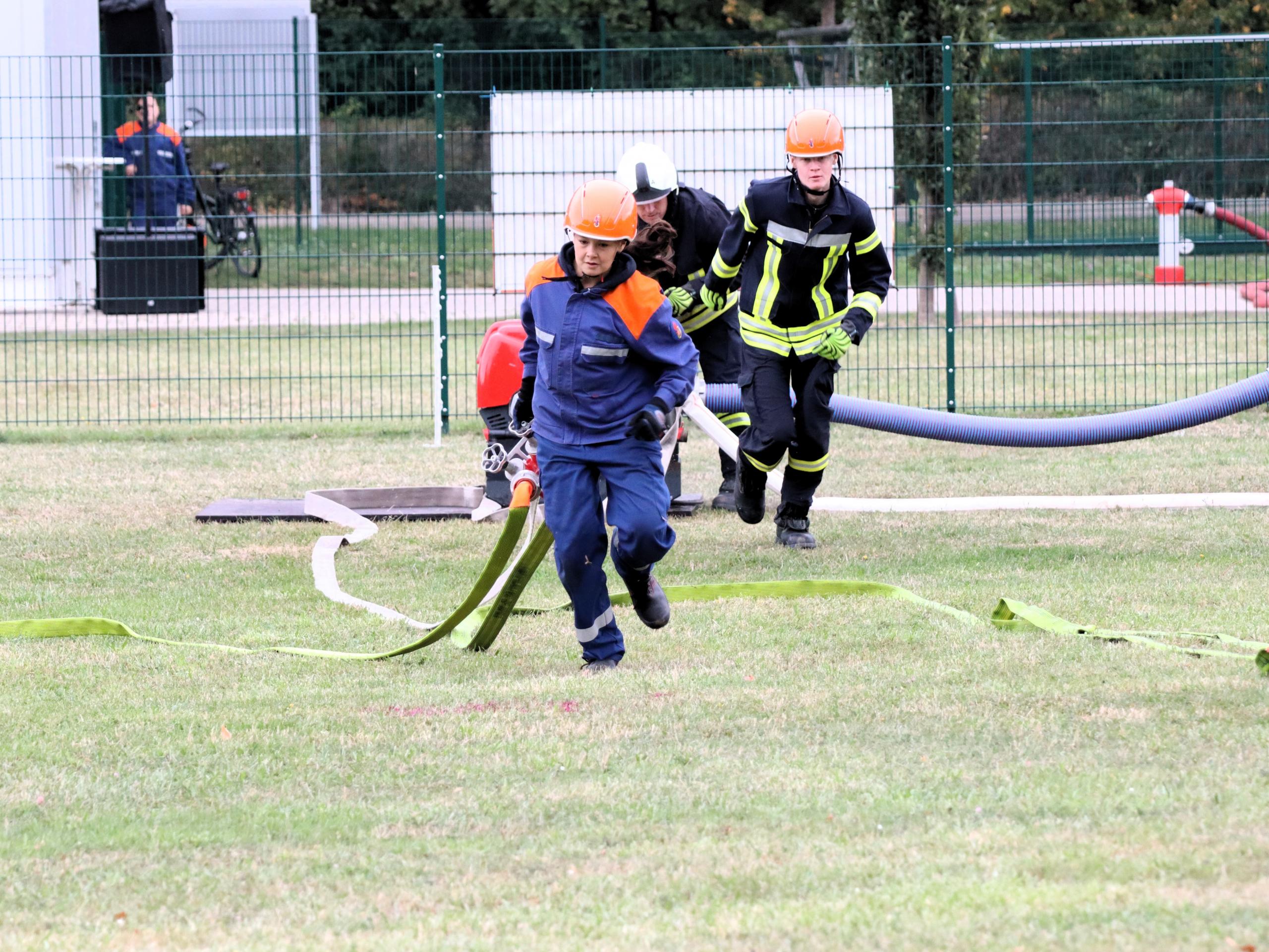 Wettkampf der Jugendfeuerwehren im Löschangriff nass. © Stadt Schönebeck (Elbe) Wettkampf der Jugendfeuerwehren im Löschangriff nass. © Stadt Schönebeck (Elbe)