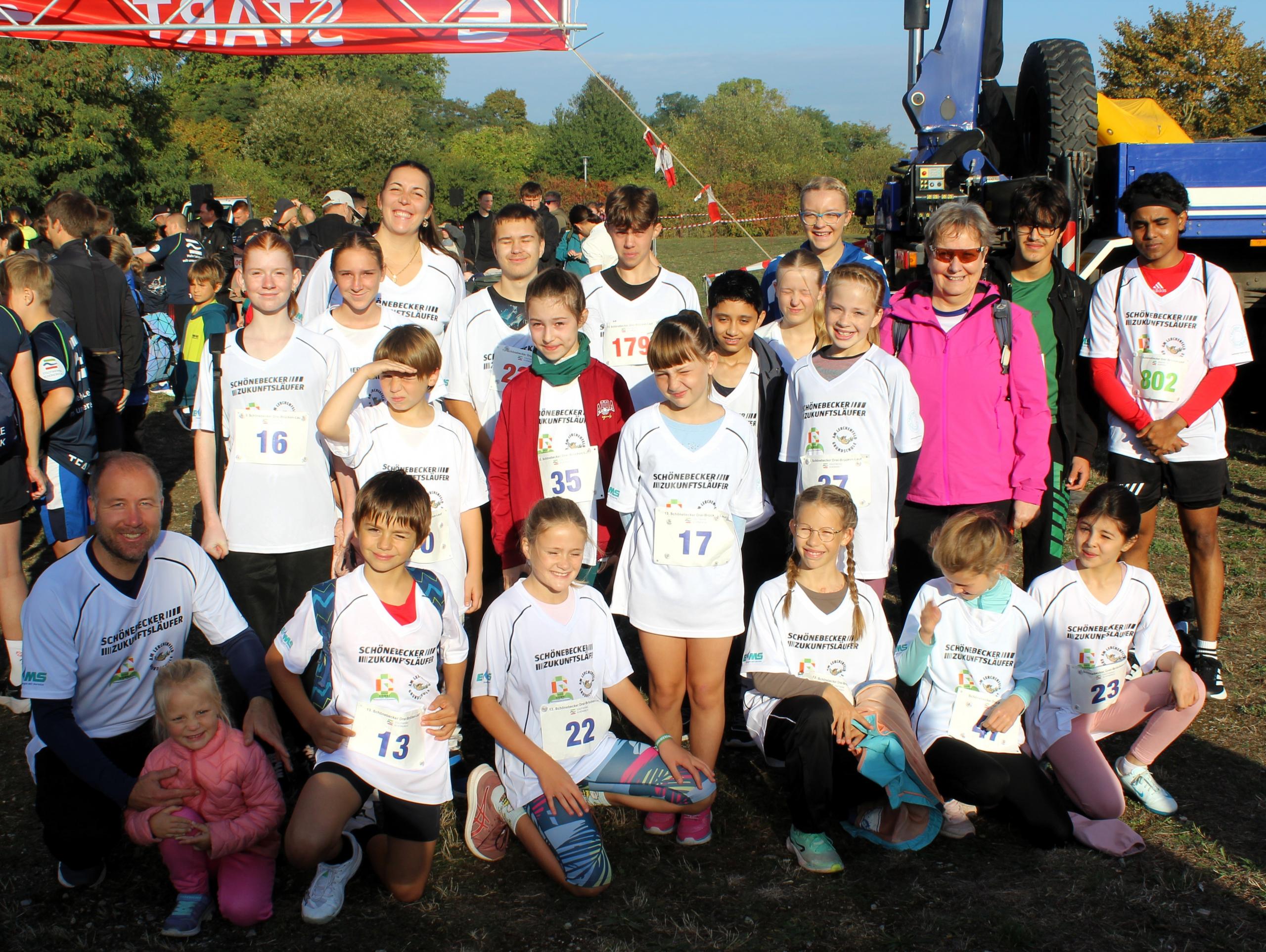 Ebenfalls am Start: Die Schönebecker Zukunftsläufer der Maxim-Gorki-Schule und der Lerchenfeldschule. © Peter Rauschenbach Ebenfalls am Start: Die Schönebecker Zukunftsläufer der Maxim-Gorki-Schule und der Lerchenfeldschule. © Peter Rauschenbach