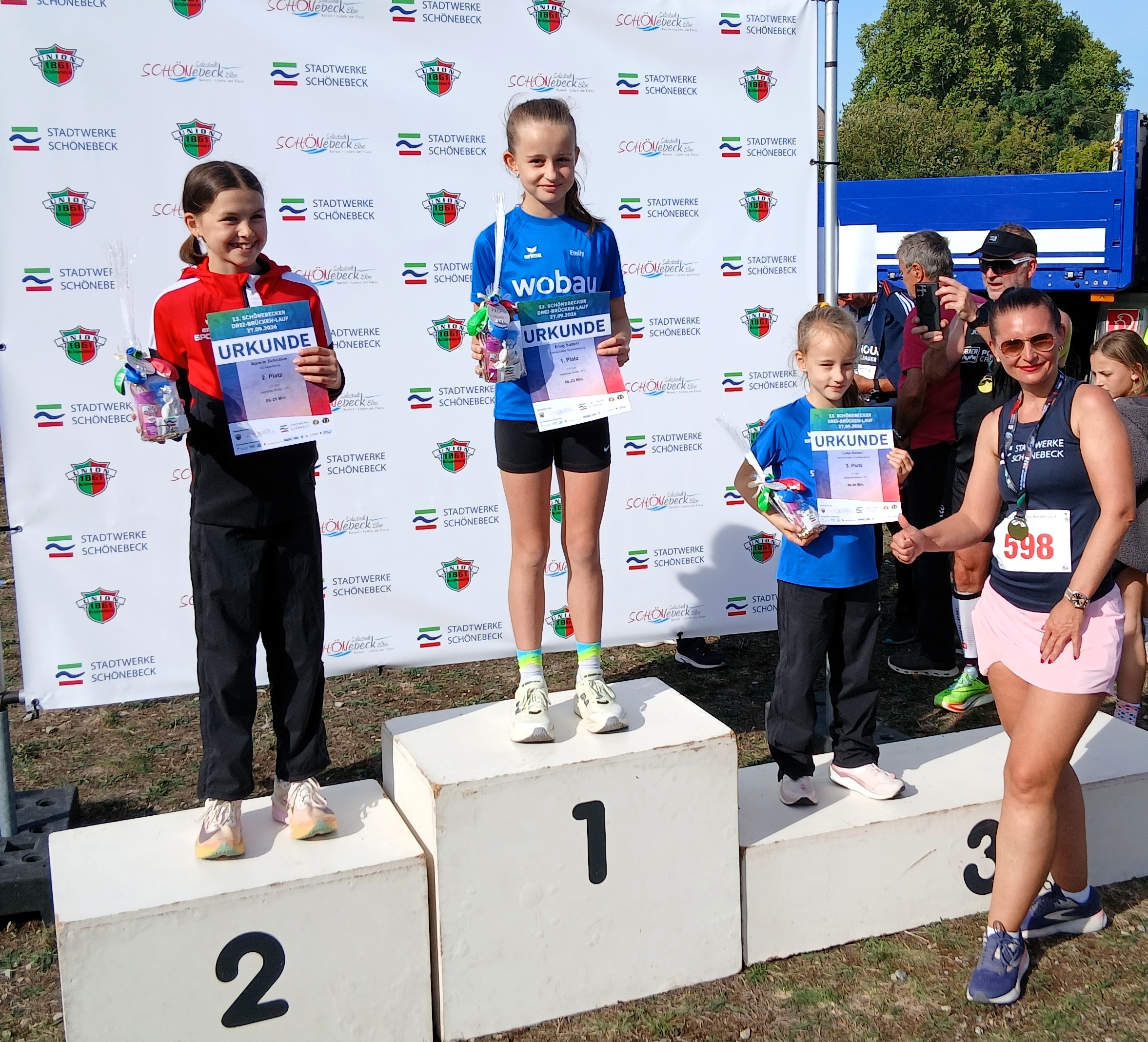 Emily Siebert gewann die 1,51 Kilometer vor Mareile Schlutius und Lotta Siebert. © Stadt Schönebeck (Elbe) Emily Siebert gewann die 1,51 Kilometer vor Mareile Schlutius und Lotta Siebert. © Stadt Schönebeck (Elbe)
