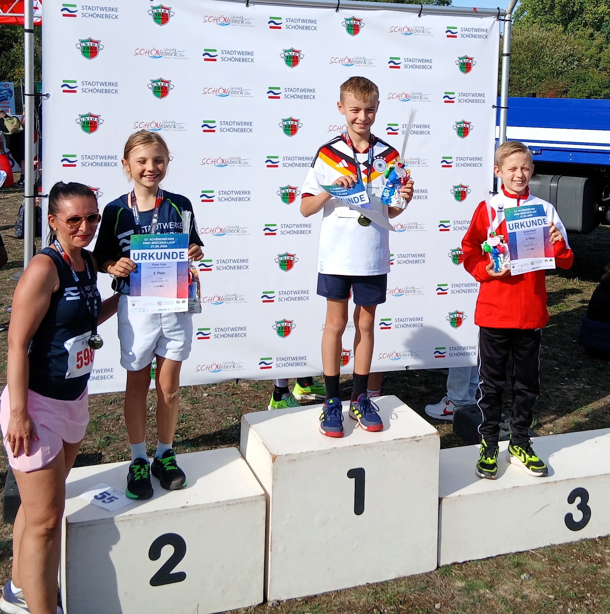 Max Knackmus gewann die 1,51 Kilometer vor Finjas Teige und Richard Bergt. © Stadt Schönebeck (Elbe) Max Knackmus gewann die 1,51 Kilometer vor Finjas Teige und Richard Bergt. © Stadt Schönebeck (Elbe)