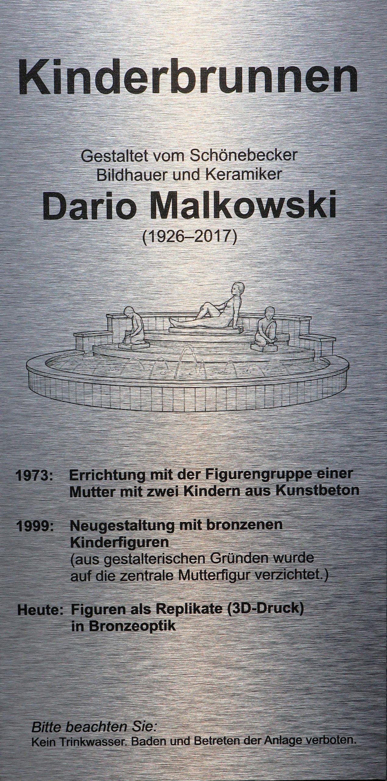 Am Brunnen wurde auch ein Hinweisschild zum Künstler angebracht. © Stadt Schönebeck (Elbe) Am Brunnen wurde auch ein Hinweisschild zum Künstler angebracht. © Stadt Schönebeck (Elbe)