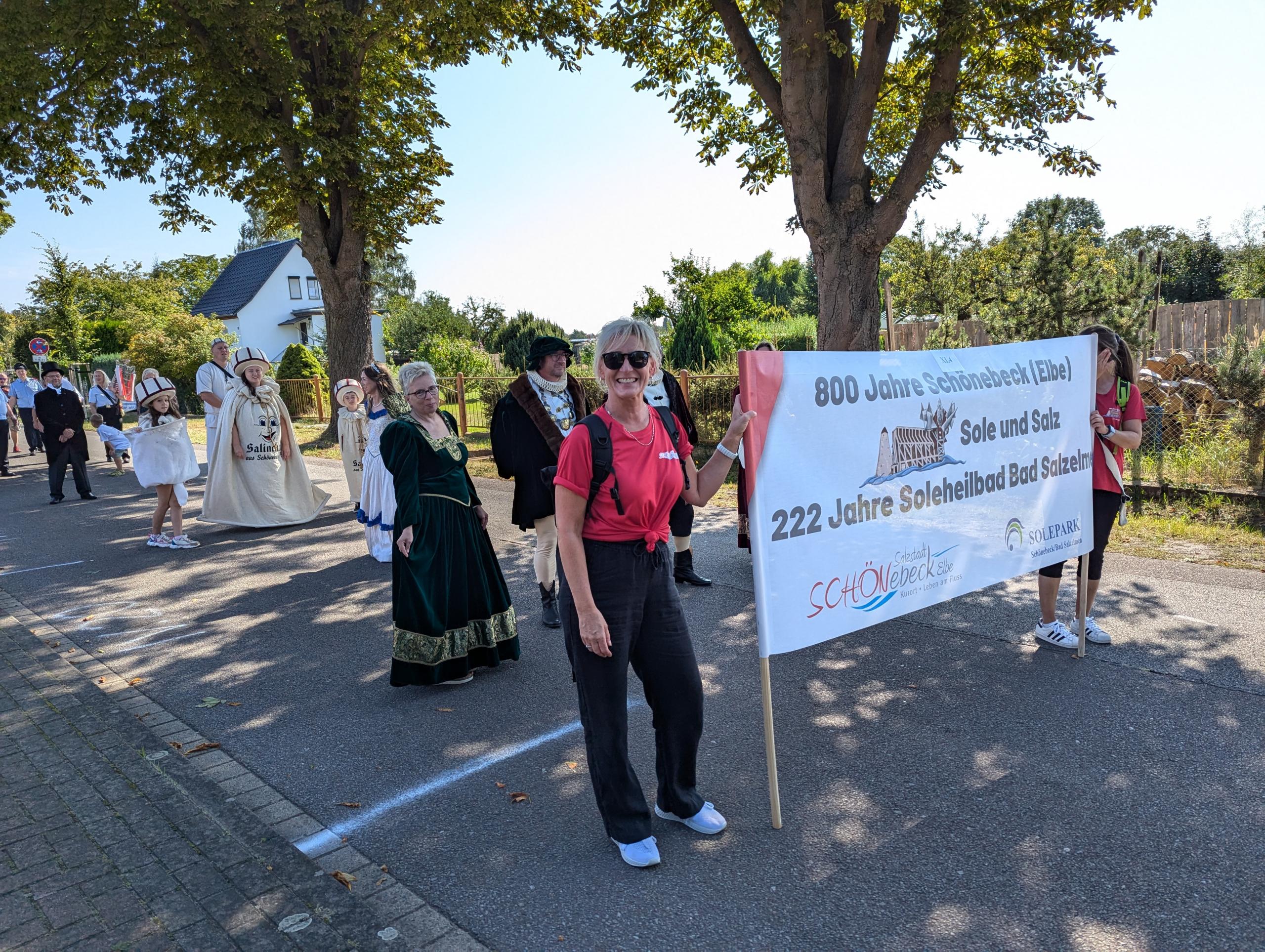 Aufstellung im Festumzug © Stadt Schönebeck (Elbe)