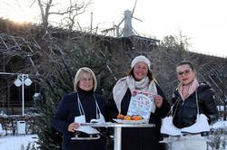 Freuen sich auf den Advent im Park (v.l.): Solepark-Leiterin Sibylle Schulz, Mitarbeiterin Veranstaltungsmanagement Jessika Rogat und Stadtwerke. Geschäftsführerin Julia Teige.