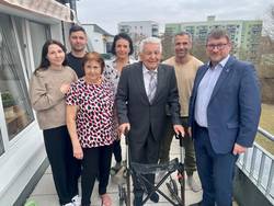 Arnold Krüger mit Oberbürgermeister Bert Knoblauch und Familienmitgliedern.
