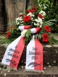 Kranz am Mahnmal Nicolaistraße.