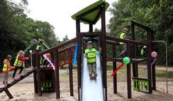 Die Spielgeräte wurden von den Kindern der Kita Schlupfwinkel gleich nach der Freigabe genutzt.
