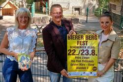 Werben gemeinsam für das Bierer Berg Fest (v.l.): Organisatorin Constanze Pohlan vom Sachgebiet Kultur und Sport, stellvertretender Oberbürgermeister Uwe Scholz und Stadtwerke-Geschäftsführerin Julia Teige.