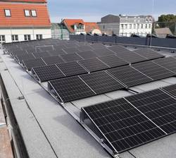 Photovoltaik auf dem Dach des Verwaltungsgebäudes, Breiteweg 12a.