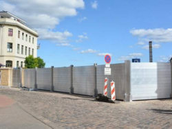 Kaum wiederzuerkennen: das Elbtor in Schönebeck. Mobile Aluminiumschutzwände würden so vor einem Hochwasser schützen. Foto: Paul Schulz 18.09.2020 T