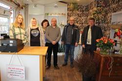 Nachfolge: Auf Christine Sommer folgt Robert Meijerink © Stadt Schönebeck (Elbe) Foto: von links nach rechts Anja Rößler, Patricia Stottmeister, Christine Sommer, Bernd Sommer, Robert Meijerink, Bert Knoblauch