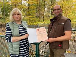 Leiterin des Mieterservice Odette Schnabel und Tierparkleiter Matthias Willberg