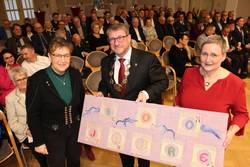 Spende Isolde Hoch-Schillig © Stadt Schönebeck (Elbe) Neujahrsempfang 2023