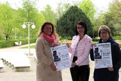 Julia Teige (M., Geschäftsführerin Stadtwerke Schönebeck), Jessica Rogat (l.) und Leiterin Sybille Schulz vom Solepark präsentieren das 24. Lichterfest. © Stadt Schönebeck (Elbe) img 7221