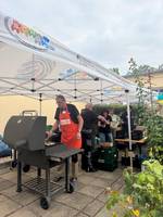 15 fleißige Helfer bei der Versorgung