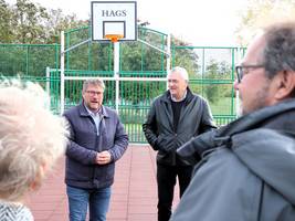 Oberbürgermeister Bert Knoblauch bei der Eröffnung mit Sven Bartölke, Geschäftsführer von Haltern und Kaufmann. © Stadt Schönebeck (Elbe) Oberbürgermeister Bert Knoblauch bei der Eröffnung mit Sven Bartölke, Geschäftsführer von Haltern und Kaufmann.