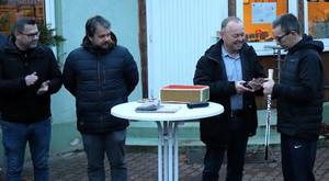 Verdienstvolle Mitglieder, die sich bei der Erneuerung stark eingesetzt haben, werden ausgezeichnet.