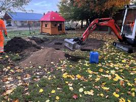 Vorbereitungen für das Spielhaus. © privat Vorbereitungen für das Spielhaus.