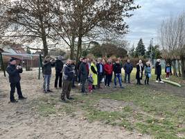 Einweihung der neuen Spielgeräte. © privat Einweihung der neuen Spielgeräte.