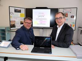 Oberbürgermeister Bert Knoblauch (l.) und Landrat Markus Bauer auf der Sitztreppe.