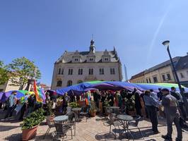 Regenbogenfahnen wehen in Schönebeck