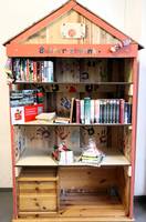 Der Bücherschrank der Pestalozzi-Schüler.