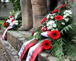 Kränze am Mahnmal. © Stadt Schönebeck (Elbe) Kränze am Mahnmal.