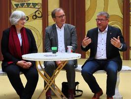 Im Gespräch (v.l.): Anita Bader, Geschäftsführerin Mitteldeutsche Kammerphilharmonie, Landrat Markus Bauer und Oberbürgermeister Bert Knoblauch.