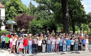 Die Schülerinnen und Schüler der Waldschule hatten eigens umgedichtete Lieder vorbereitet. © Stadt Schönebeck (Elbe) Die Schülerinnen und Schüler der Waldschule hatten eigens umgedichtete Lieder vorbereitet.