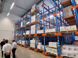 Eines der Shuttlelager in der bestehenden Lagerhalle.