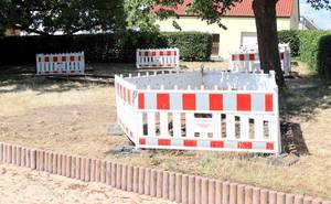 Der Eigenbetrieb Städtischer Bauhof hob die Gruben für die neuen Spielgeräte aus.