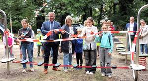 Scherenschnitt zur feierlichen Freigabe. © Stadt Schönebeck (Elbe) Scherenschnitt zur feierlichen Freigabe.