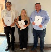 Legten erfolgreich die Prüfung ab (v.l.): Jannes Krüger, Angelina Stein und Christian Lode. © Stadt Schönebeck (Elbe) Legten erfolgreich die Prüfung ab (v.l.): Jannes Krüger, Angelina Stein und Christian Lode.