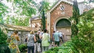 Kunsthof Gertraudenfriedhofführung