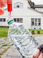 Sole abfüllen in Flasche
