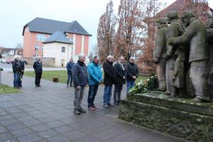 Kranzniederlegung am Mahnmal