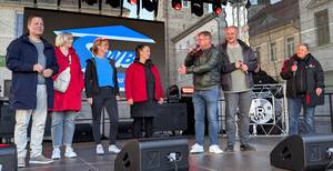 Gemeinsame Eröffnung (v.l.): Tino Sorge (MdB), Odette Schnabel (SWB), Gabriele Brabant (WBG), Dorothee Vatterott (Stadtwerke), Oberbürgermeister Bert Knoblauch, Veranstalter Carsten Mende und Mederatorin Susi Platte.
