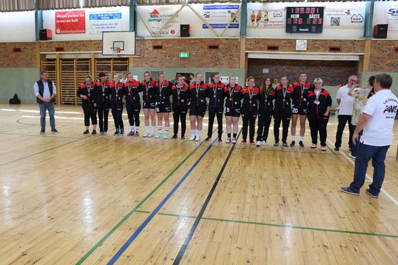 (Foto: Ehrung der 1. Frauenmannschaft SG Lok Schönebeck - Abteilung Handball) (Foto: Ehrung der 1. Frauenmannschaft SG Lok Schönebeck - Abteilung Handball)