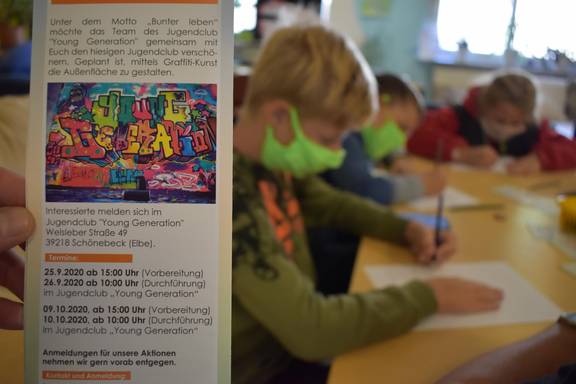 (Foto: vor den Außenarbeiten wurden die Entwürfe auf Papier gebracht.) © Rückenwind (Foto: vor den Außenarbeiten wurden die Entwürfe auf Papier gebracht.)