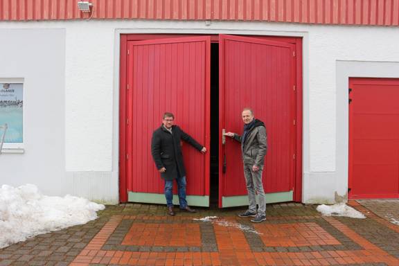 Schönebecks Oberbürgermeister Bert Knoblauch und der Vorsitzende des Feuerwehr-Fördervereins Pretzien, Helko Meyer, © Stadt Schönebeck (Elbe) IMG 1757 ©Stadt Schönebeck (Elbe)