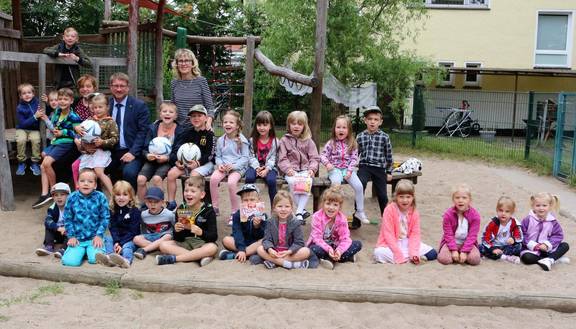 Oberbürgermeister Bert Knoblauch besuchte die Kita Knirpsenland. © Stadt Schönebeck Kita Knirpsenland ©Stadt Schönebeck