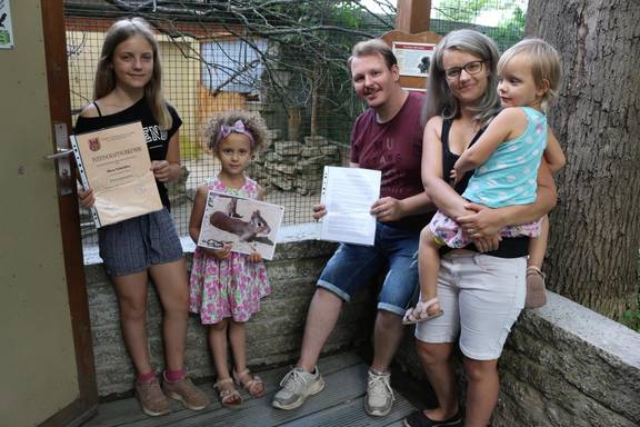 Zum Geburtstag bekam Mara von ihrer Familie eine Tierpatenschaft über einen Zwergmara geschenkt. © Stadt Schönebeck (Elbe) Mara2021 ©Stadt Schönebeck (Elbe)