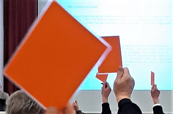 StadtratAbstimmung © Stadt Schönebeck Abstimmung per Karte im STadtrat