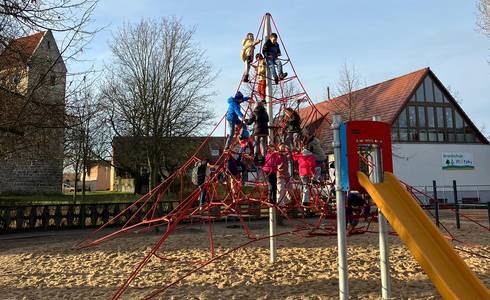 Spielgeräte der Grundschule Plötzky. © Grundschule Plötzky Spielgeräte der Grundschule Plötzky.