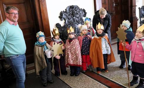Oberbürgermeister Bert Knoblauch begrüßte die Sternsinger.
