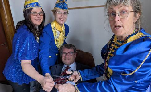 Brauch an Weiberfastnacht