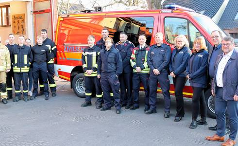 Übergabe des neuen Erkungsfahrzeugs.